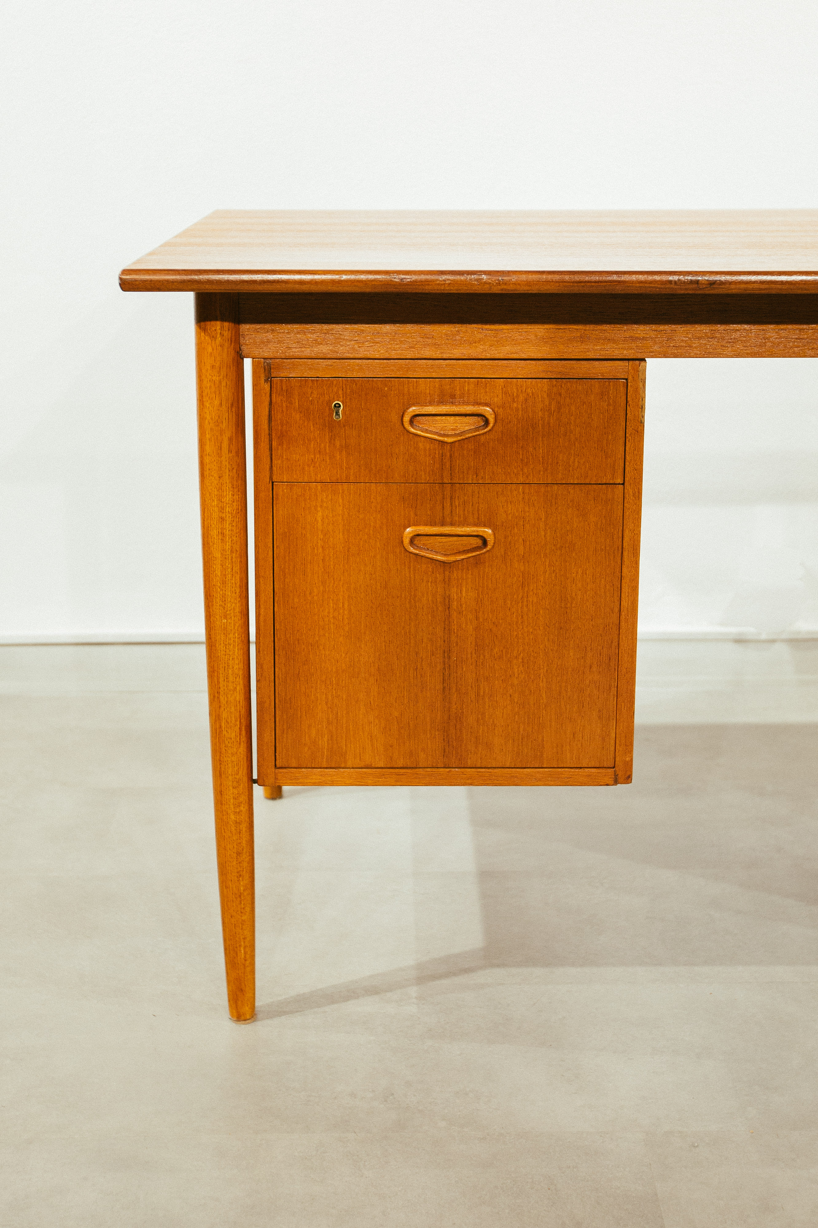 H.P. Hansen Danish Modern Teak yazı masası 